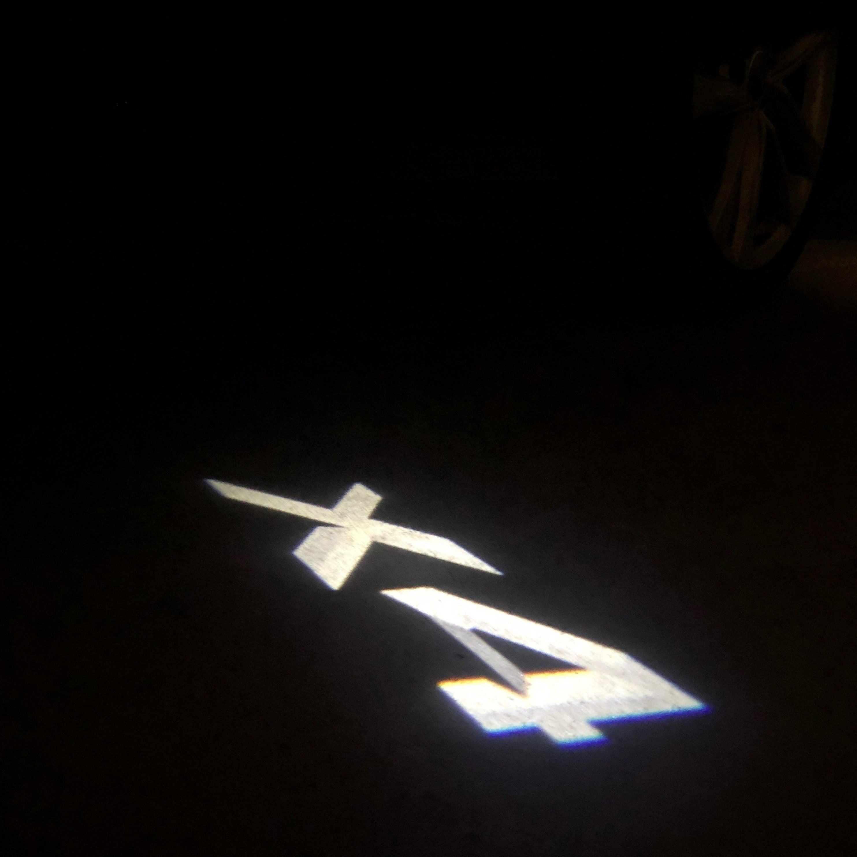 BMW X4 LOGO PROJECTOR LIGHTS Nr.26 (الكمية 1 = 1 مجموعة / 2 أضواء باب)