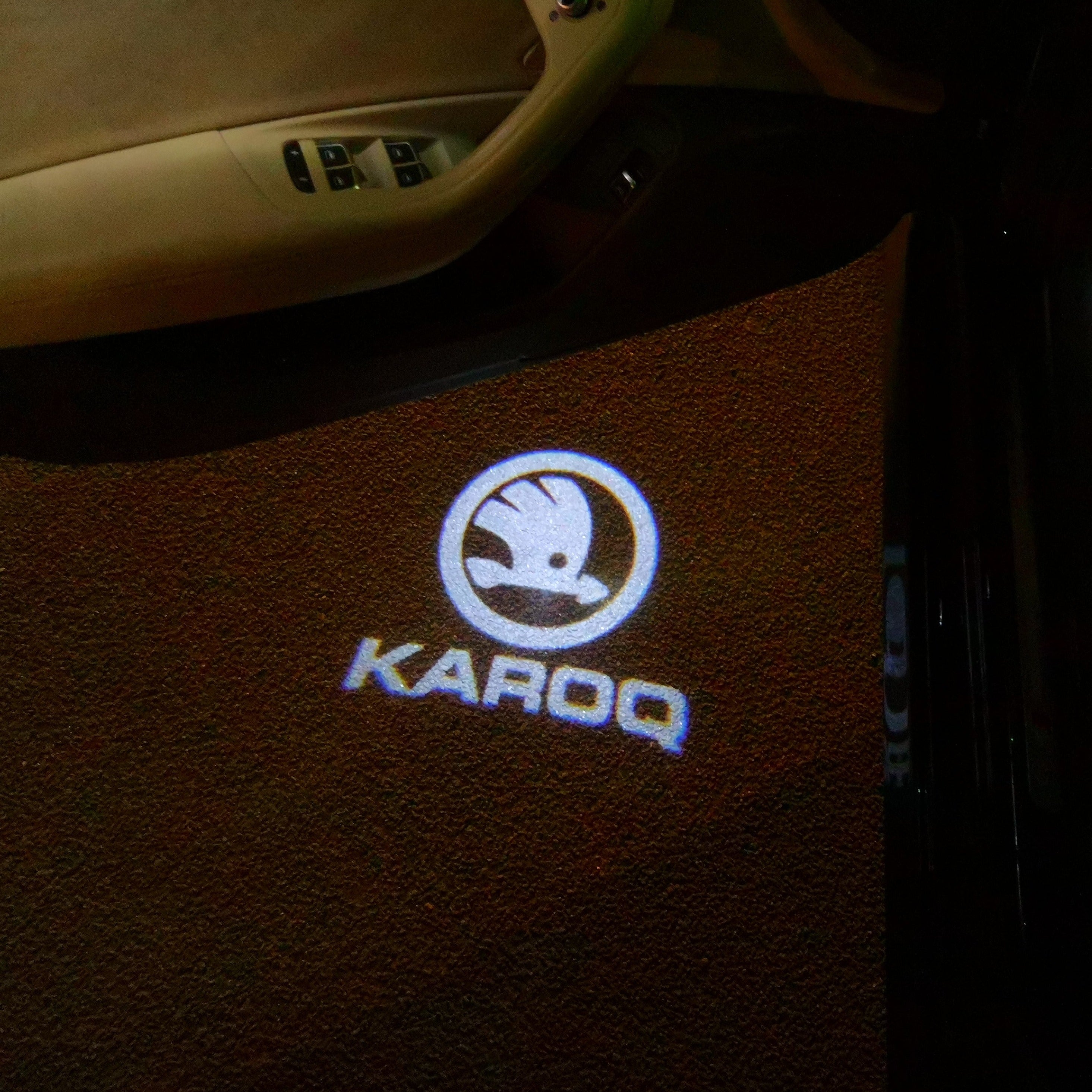 SKODA KAROQ LOGO LIGHTS Nr.50 (cantidad 1 = 2 logo película / 2 luces de puerta)