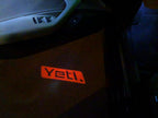 LUCES CON LOGO SKODA YETI Nr.56 (cantidad 1 = 2 Película con Logo / 2 luces de puerta)