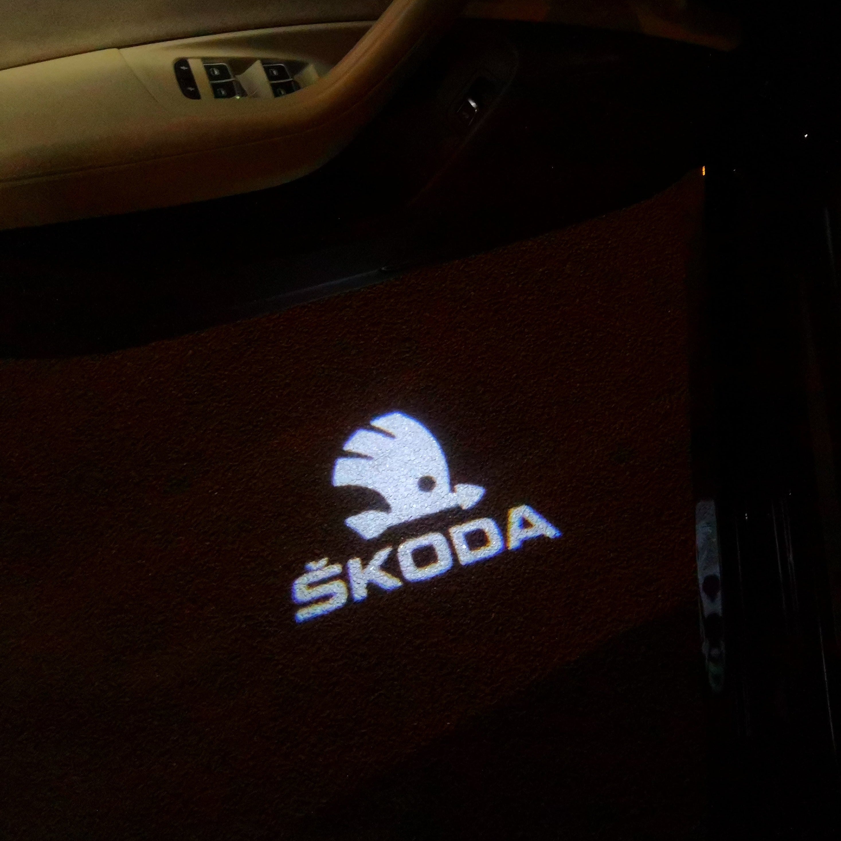 SKODA LOGO PROJECTOT أضواء Nr.10 (الكمية 1 = 2 شعار فيلم / 2 أضواء الباب)