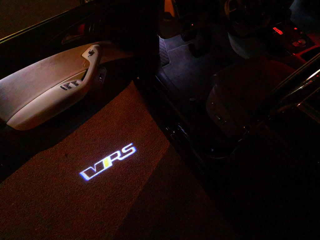 SKODA VRS LOGO PROJECTOT أضواء Nr.28 (كمية 1 = 2 شعار فيلم / 2 أضواء الباب)