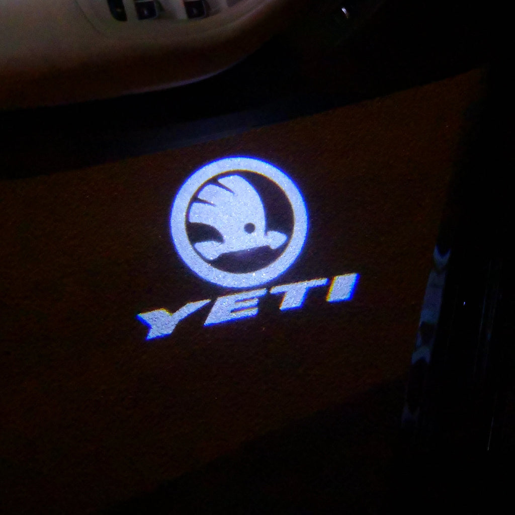 LUCES CON LOGO SKODA YETI Nr.53 (cantidad 1 = 2 Película con Logo / 2 luces de puerta)