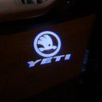 LUCES CON LOGO SKODA YETI Nr.53 (cantidad 1 = 2 Película con Logo / 2 luces de puerta)