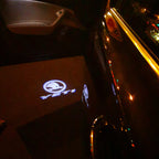 LUCES CON LOGO SKODA YETI Nr.53 (cantidad 1 = 2 Película con Logo / 2 luces de puerta)