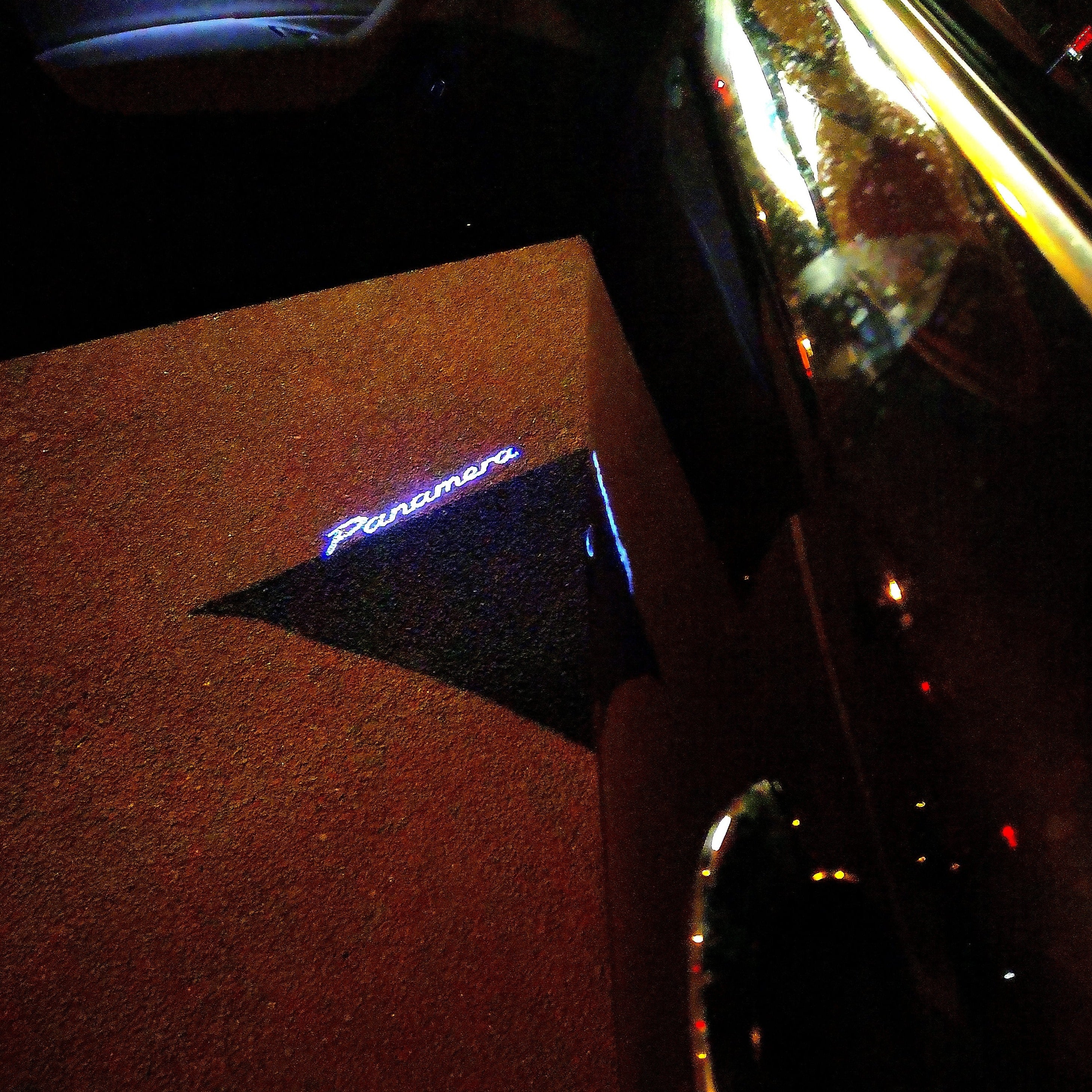 PORSCHE Panamera LOGO PROJECTOT LIGHTS Nr.35 (quantità 1 = 2 Logo Film / 2 luci porta)