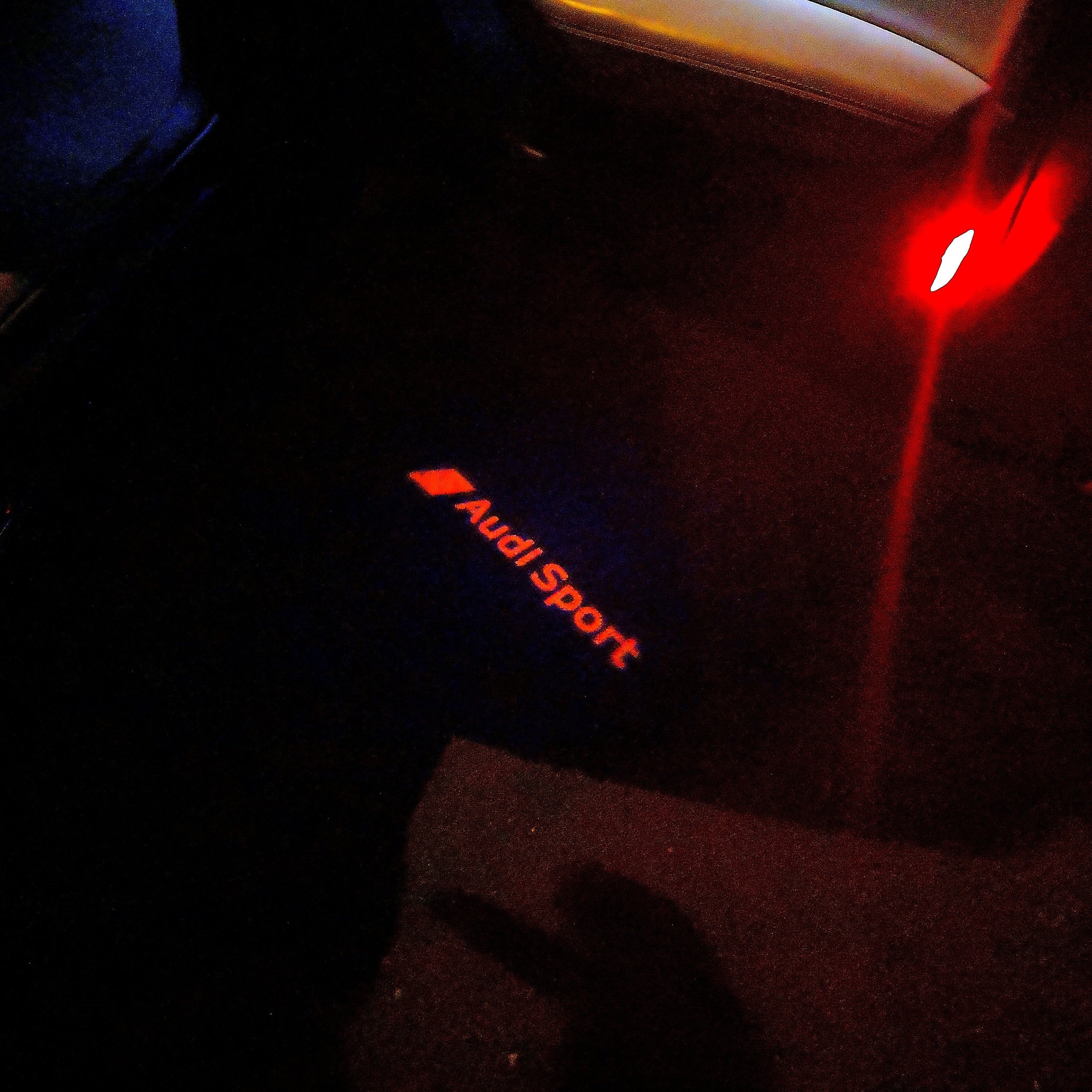 AUDI LOGO PROJECTOT LIGHTS Nr.111 (Menge 1 = 2 Logofolien /2 Türleuchten)