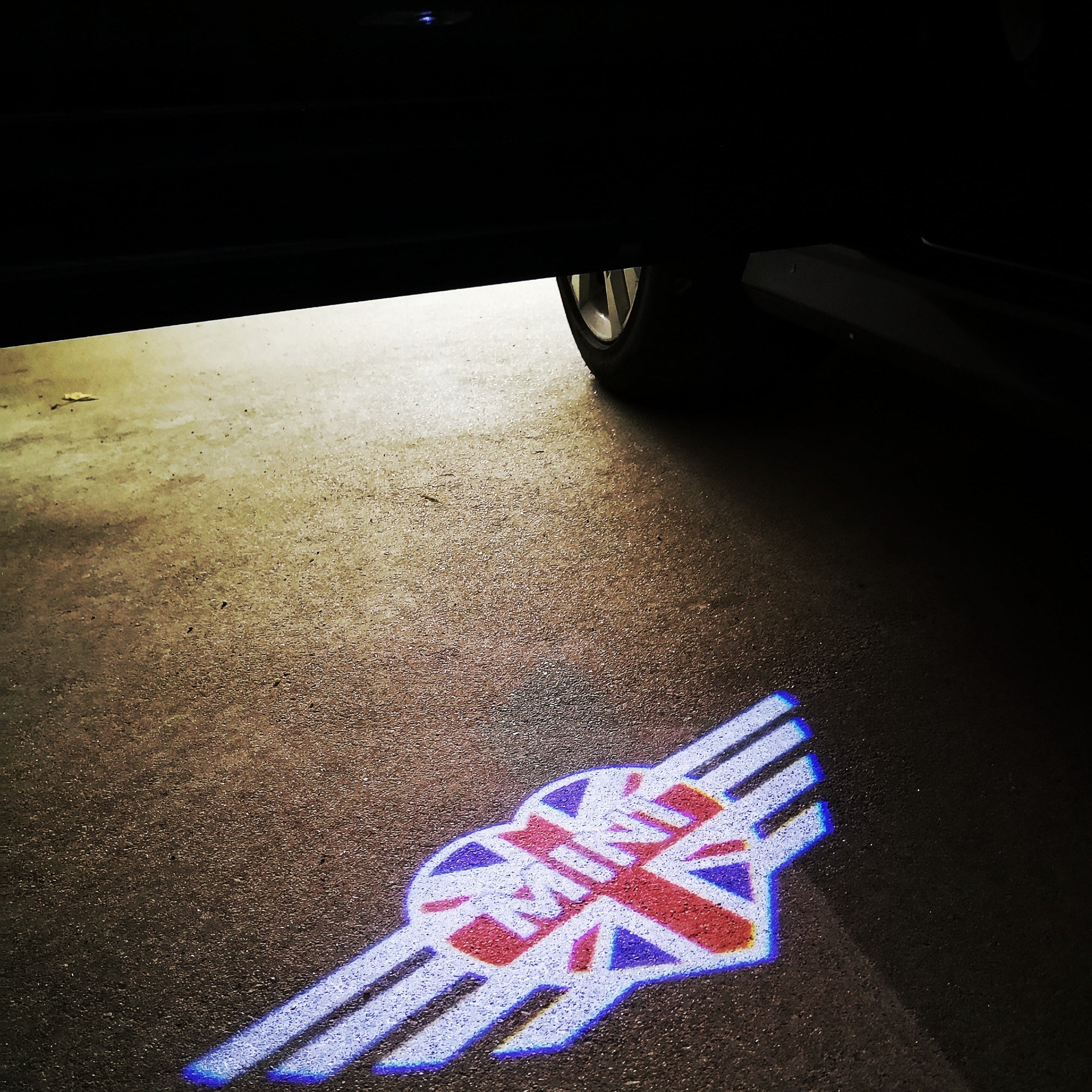 MINI BRITISH NATIONAL FLAG LOGO PROJECROTR LIGHTS Nr.10 (Menge 1 = 2 Logo Film / 2 Türleuchten)
