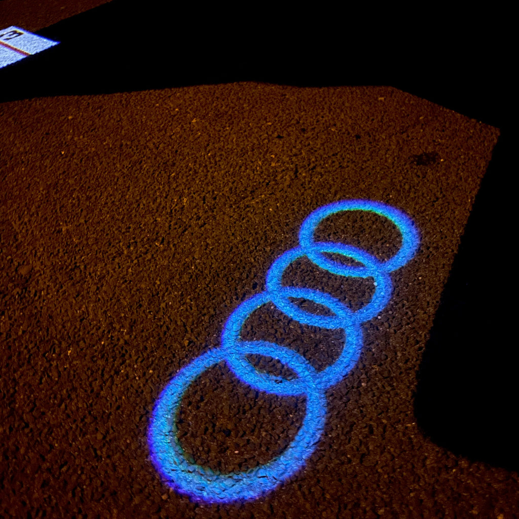 LUCI PROIETTORI LOGO AUDI Nr.08 (quantità 1 = 2 Pellicole Logo / 2 luci porta)