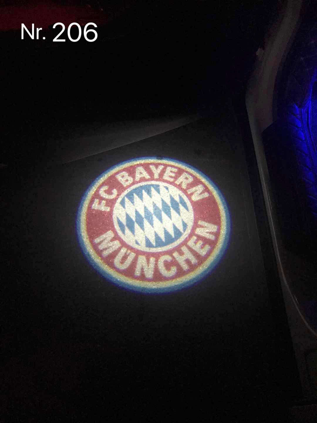 شعار FC BAYERN رقم 239 (الكمية 1 = 2 فيلم شعار / 2 مصباح باب