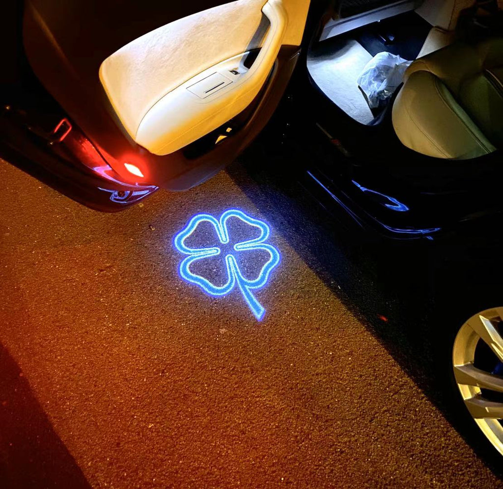 Alfa Romeo Quadrifoglio Verde LOGO PROJECTOT LIGHTS Nr.34 (الكمية 1 = 2 شعار الفيلم / 2 أضواء الباب)