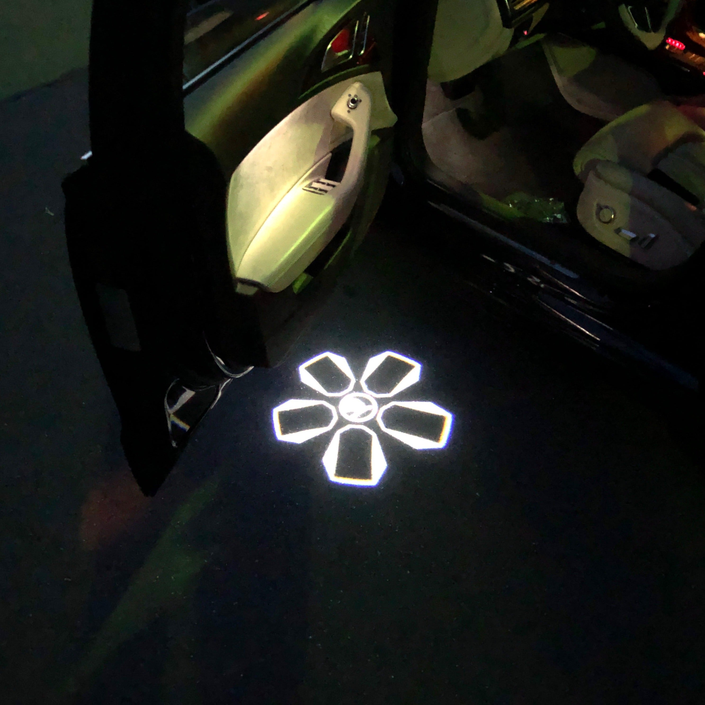 SKODA LOGO PROJECTOR LIGHTS Nr. 02 (cantidad 1 = 2 logo película / 2 luces de puerta)