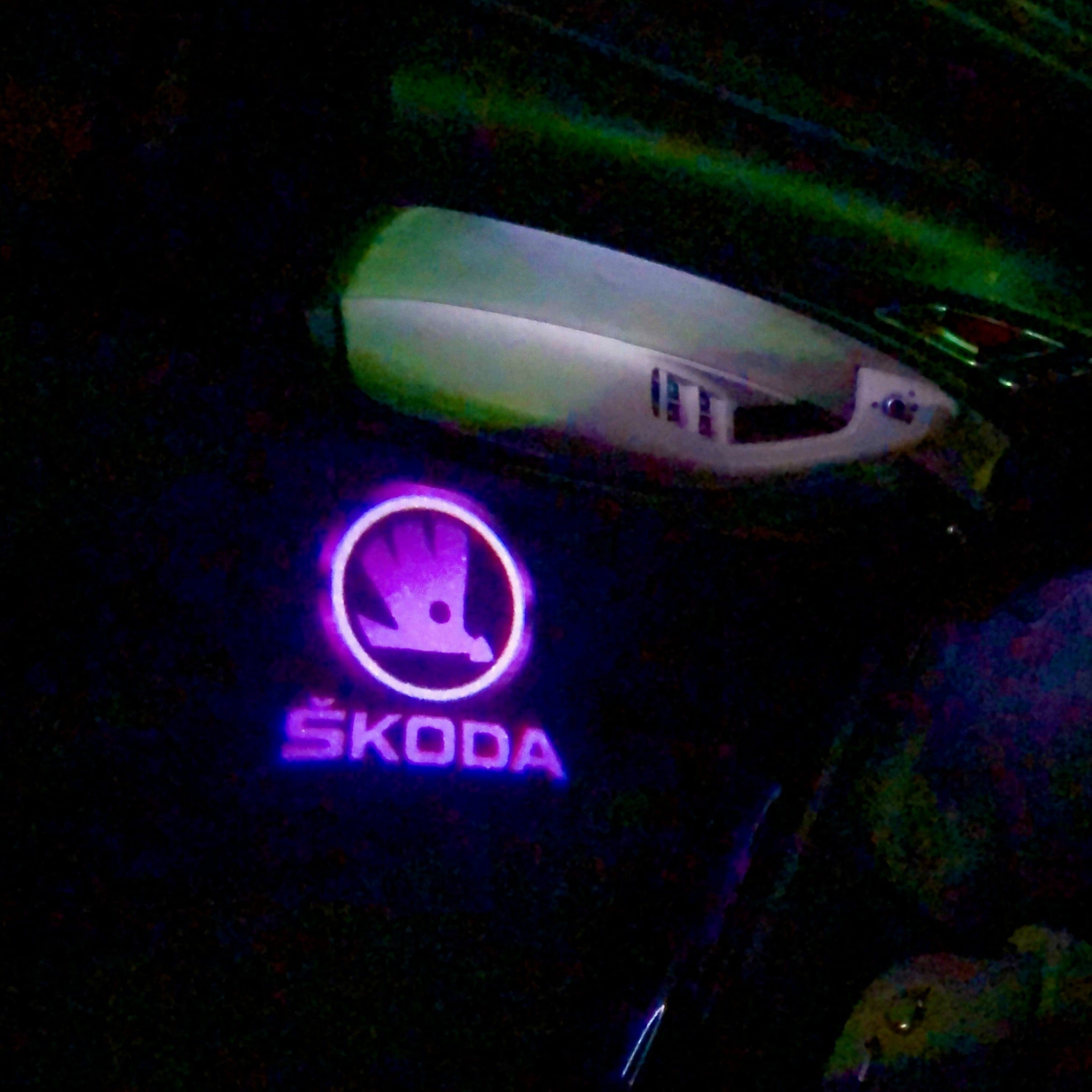 SKODA LOGO PROIETTORE LUCE Nr. 04 (quantità 1 = 2 Logo Film / 2 luci porta)