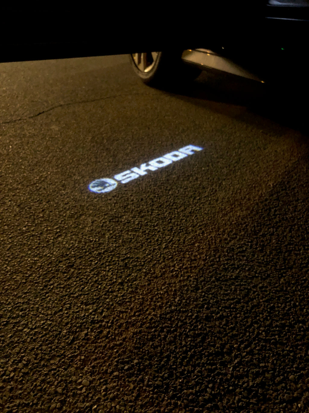 SKODA LOGO PROJECTOR LIGHTS Nr.85 (quantité 1 = 2 Film Logo / 2 lumières de porte)