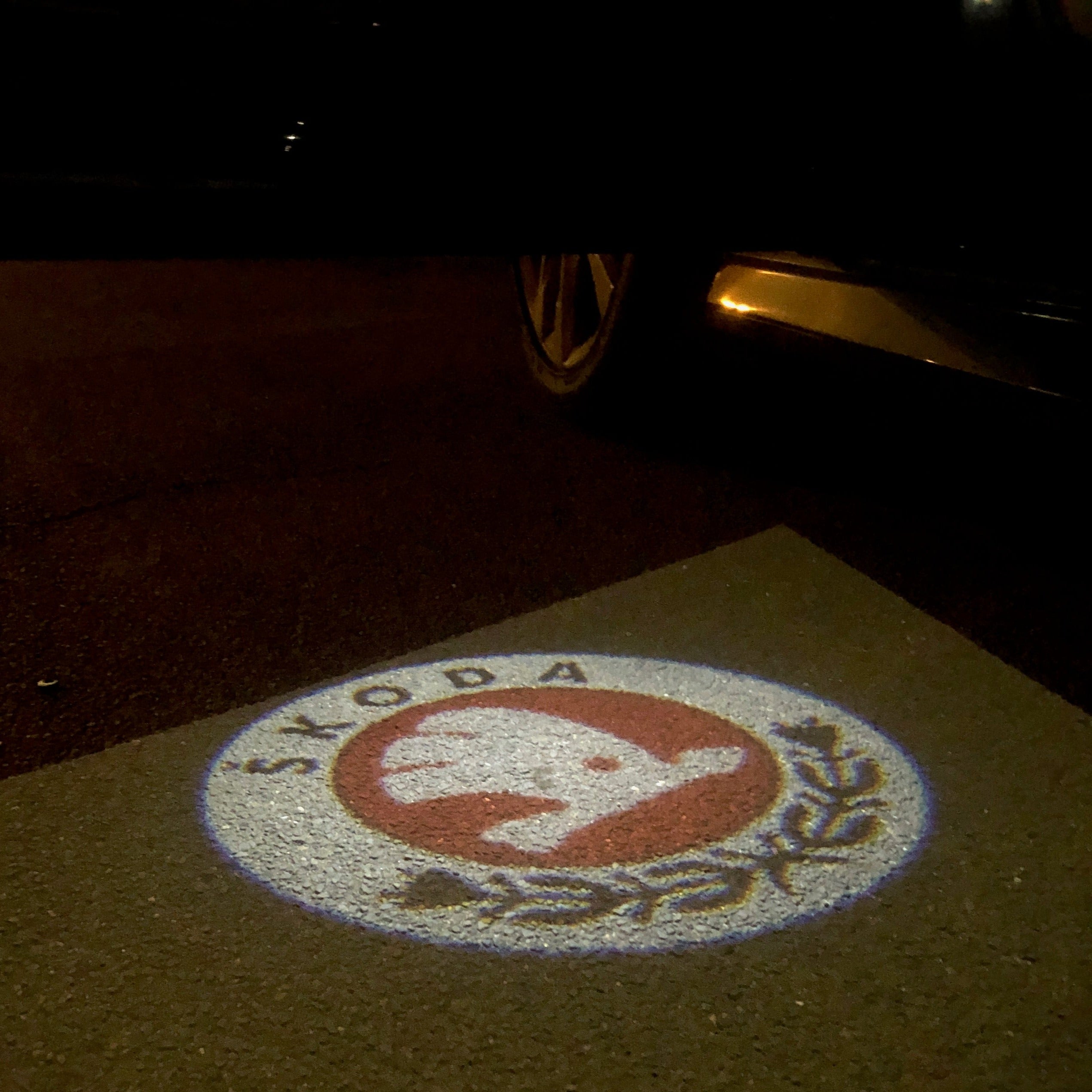 SKODA LOGO PROJECTOT LIGHTS Nr.12(quantità 1 = 2 Logo Film / 2 luci porta)