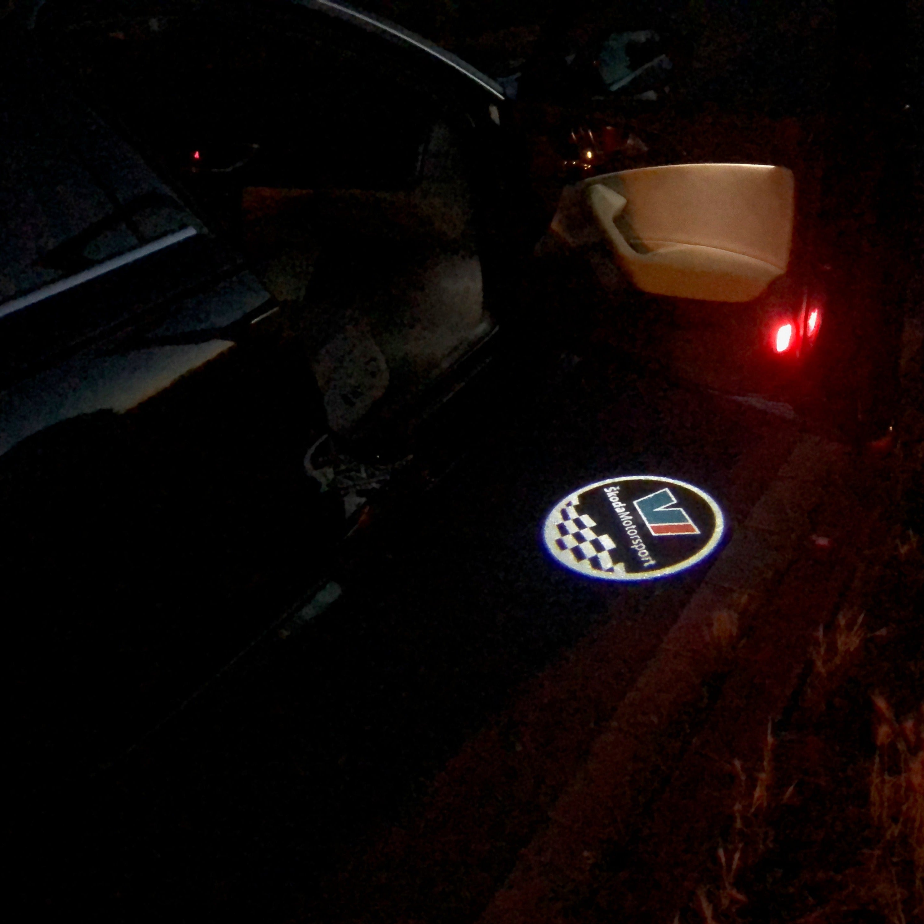 SKODA LOGO PROJECTOT LIGHTS Nr.73 (cantidad 1 = 2 logo película / 2 luces de puerta)