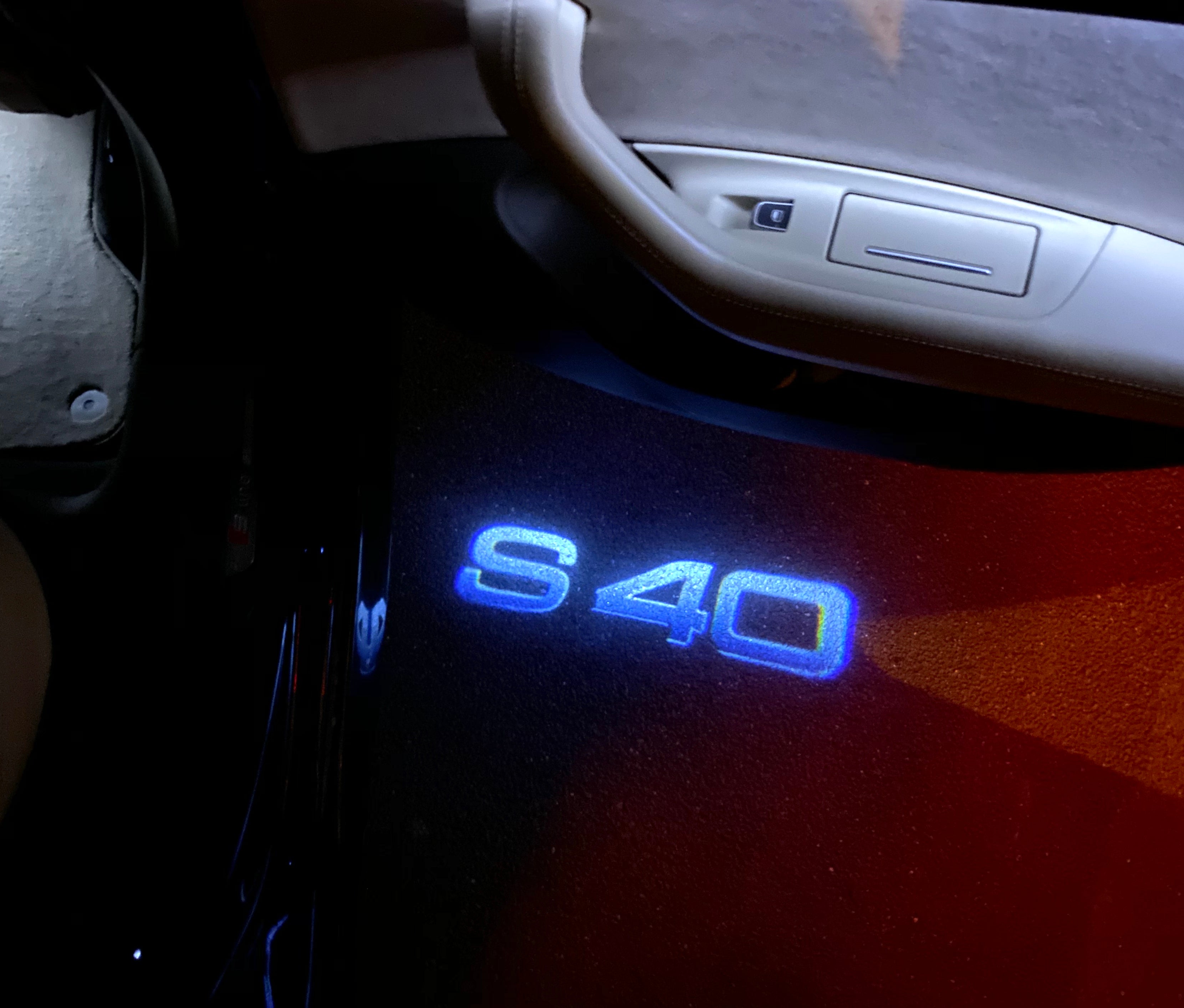Volvo LOGO PROJECROTR LIGHTS Nr.108 (cantidad 1 = 2 logo película / 2 luces de puerta)