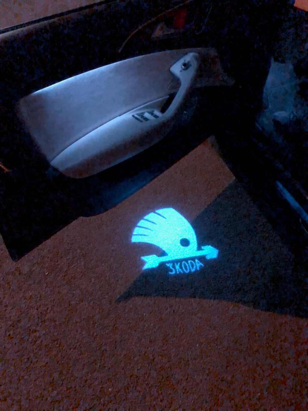 SKODA LOGO PROJECTOT LIGHTS Nr.45 (quantité 1 = 2 Logo Film / 2 feux de porte)