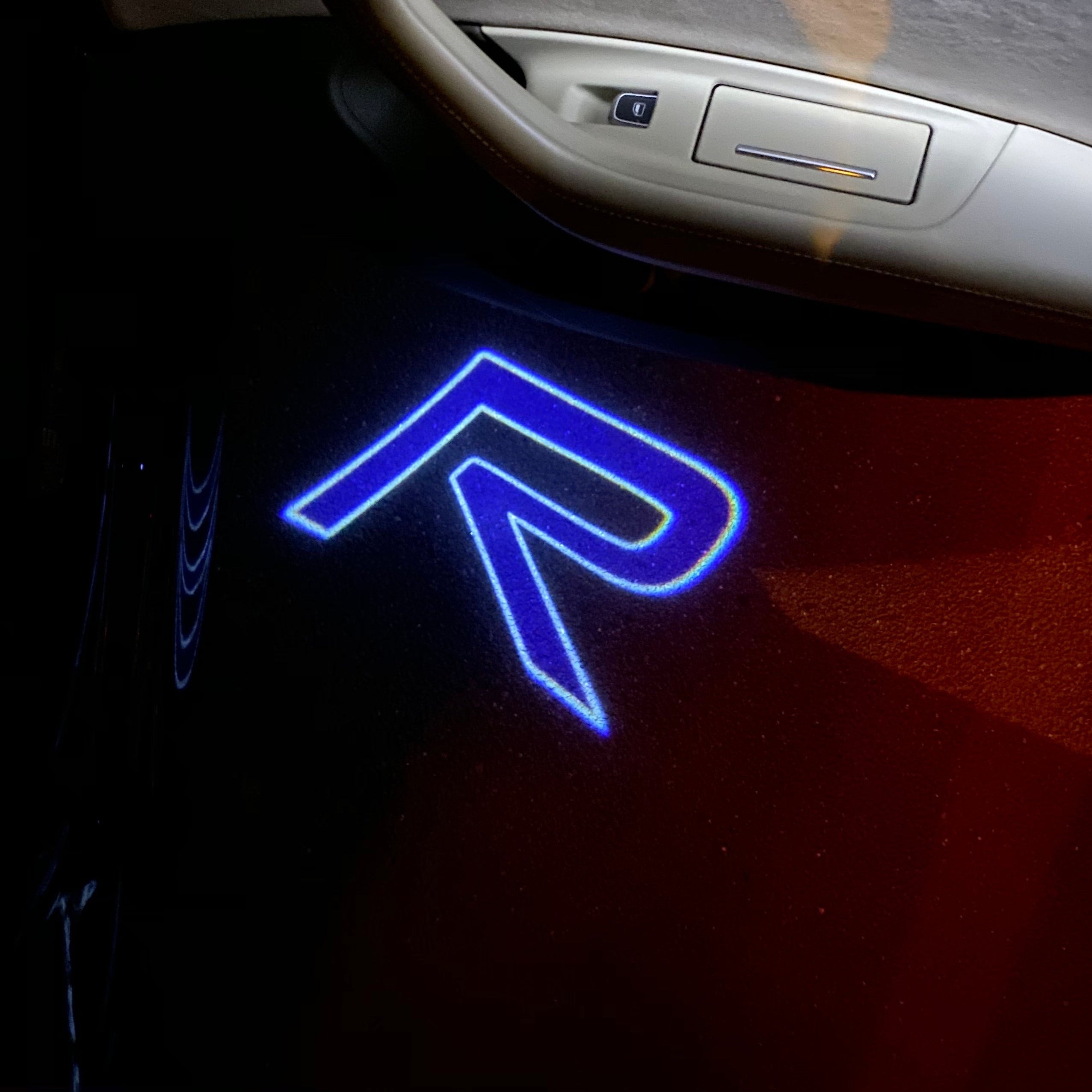 Volvo LOGO PROJECTOR LIGHTS Nr.134 (الكمية 1 = 2 Logo Film / 2 Door Lights)
