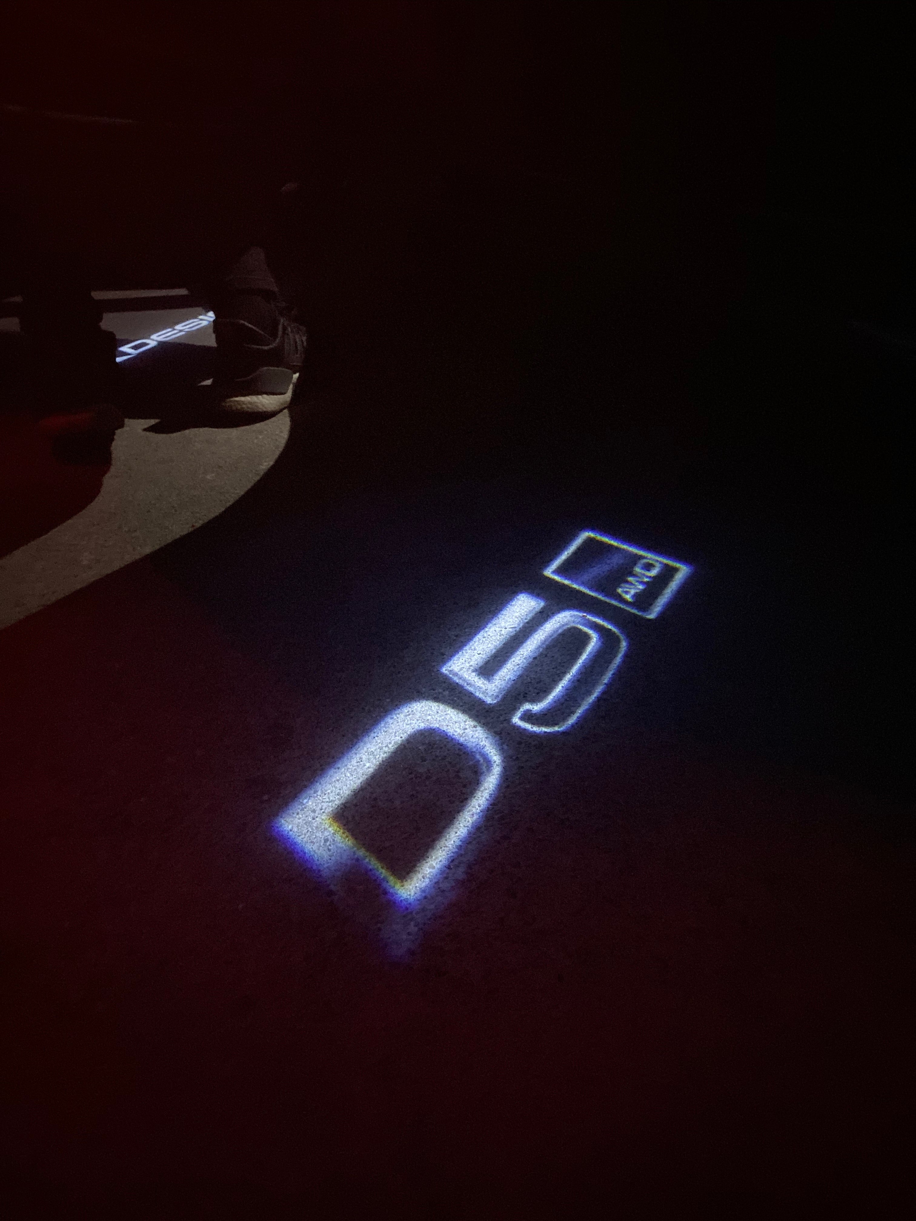 Volvo LOGO PROJECROTR LIGHTS Nr.127 (cantidad 1 = 2 logo película / 2 luces de puerta)