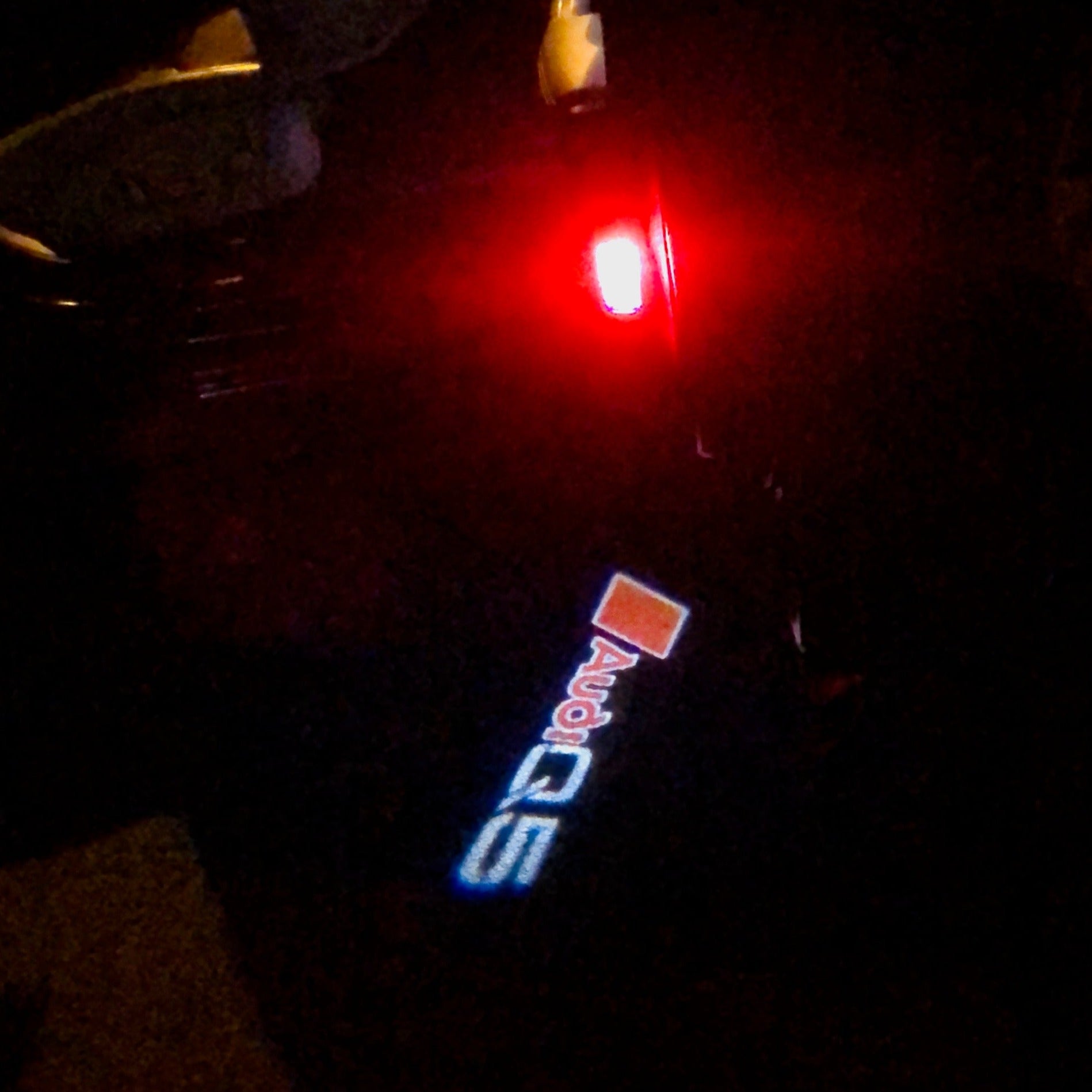 PROJECTEUR AUDI LOGO LIGHTS Nr.81 (quantité 1 = 2 films de logo / 2 lumières de porte)
