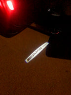 MERCEDES BENZ AMG LOGO PROJECTOR LIGHTS Nr.15 (الكمية 1 = 1 مجموعة / 2 أضواء باب)