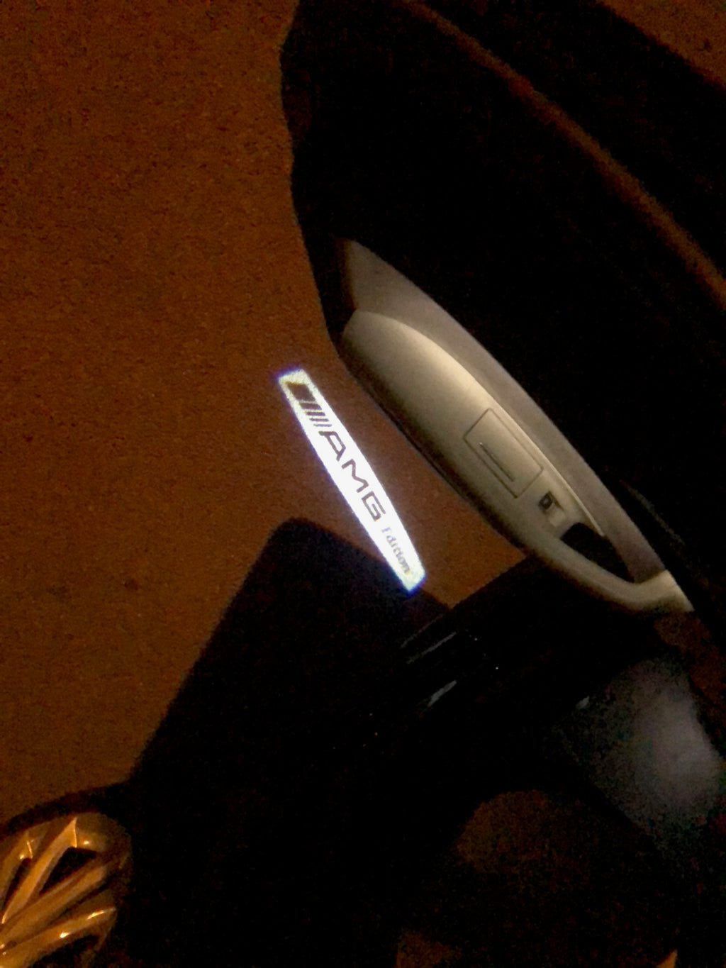 MERCEDES BENZ AMG LOGO PROJECTOR LIGHTS Nr.15 (الكمية 1 = 1 مجموعة / 2 أضواء باب)