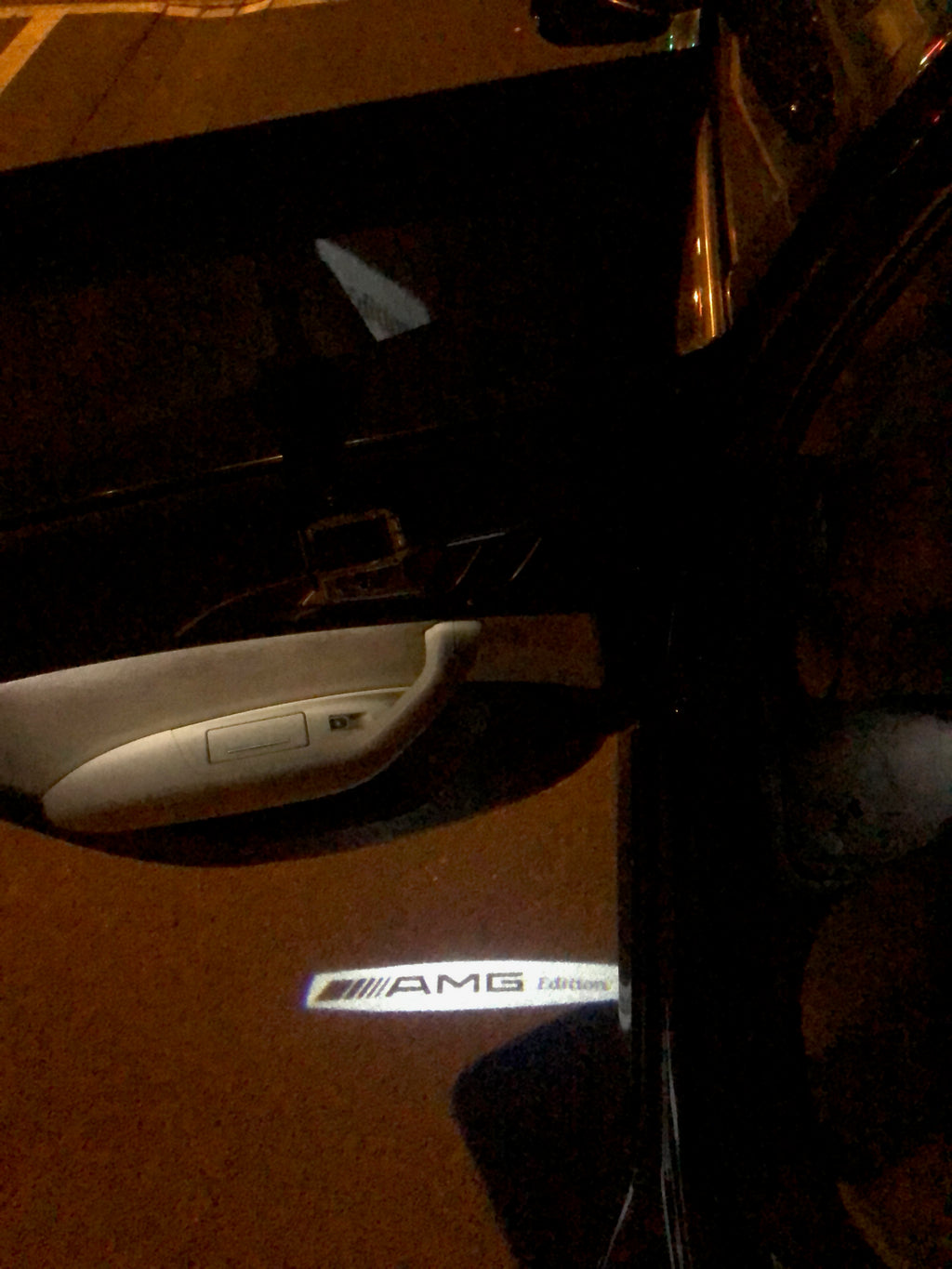 MERCEDES BENZ AMG LOGO PROJECTOR LIGHTS Nr.15 (الكمية 1 = 1 مجموعة / 2 أضواء باب)