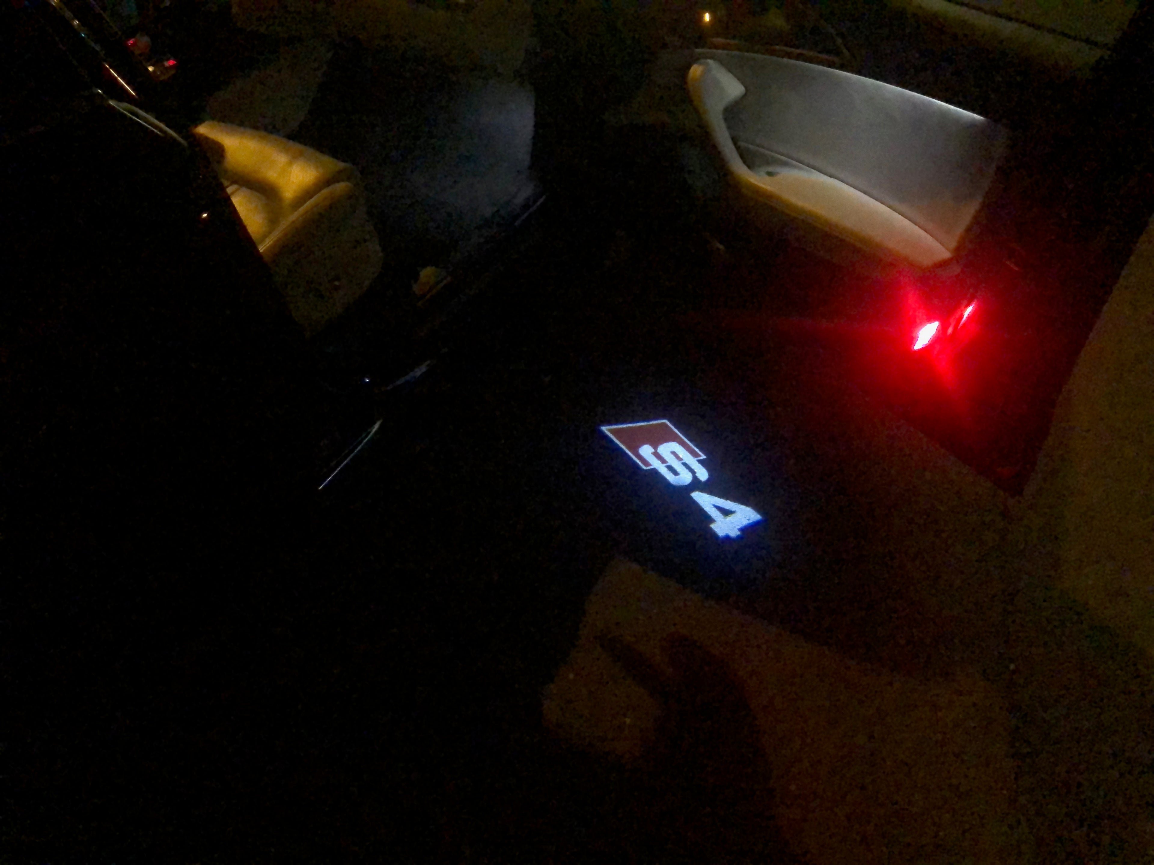AUDI LOGO PROJECTOT LIGHTS Nr.25 (quantité 1 = 2 Logo Films /2 feux de porte)