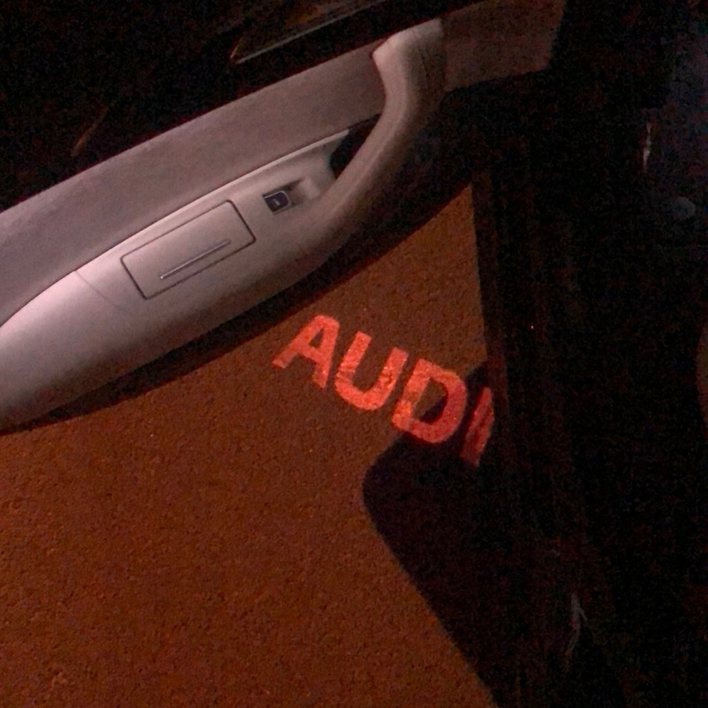 أضواء مشروع شعار AUDI رقم 07 (الكمية 1 = 2 فيلم شعار / 2 أضواء باب）