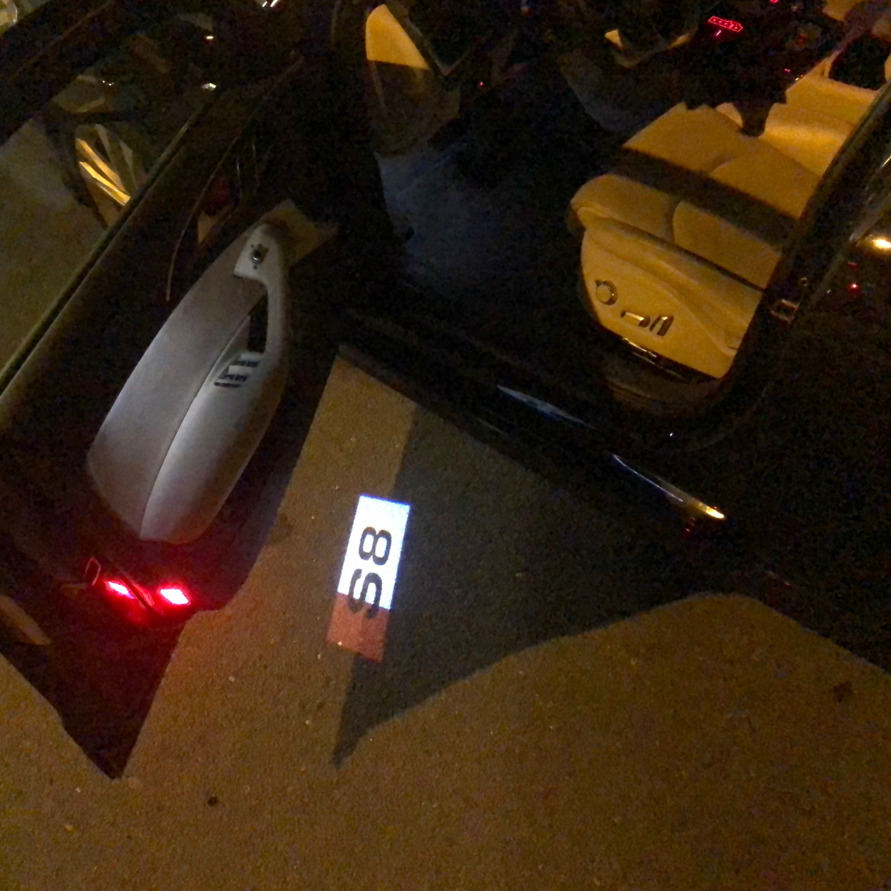 AUDI LOGO PROJECTOT LIGHTS Nr.135 (Menge 1 = 2 Logofolien /2 Türleuchten)