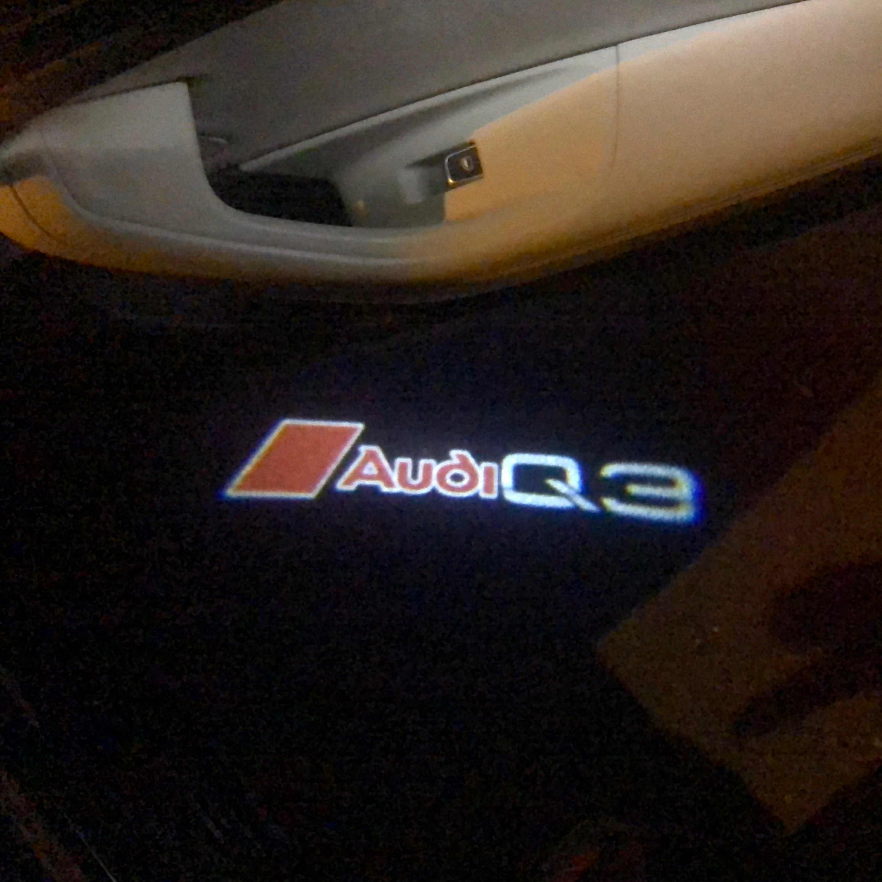 AUDI LOGO PROJECTOT LIGHTS Nr.90 (Menge 1 = 2 Logofolien /2 Türleuchten)