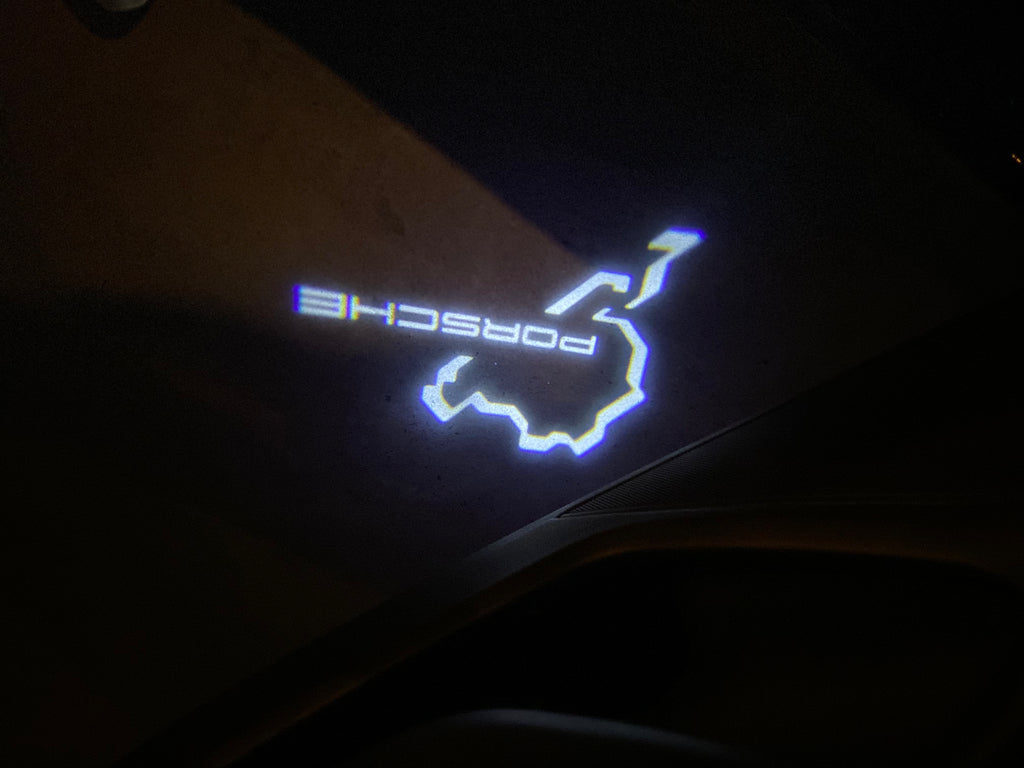 LUCI PROIETTORI LOGO ORIGINALI PORSCHE Nr.03 (quantità 1 = 2 Logo Film / 2 luci porta)